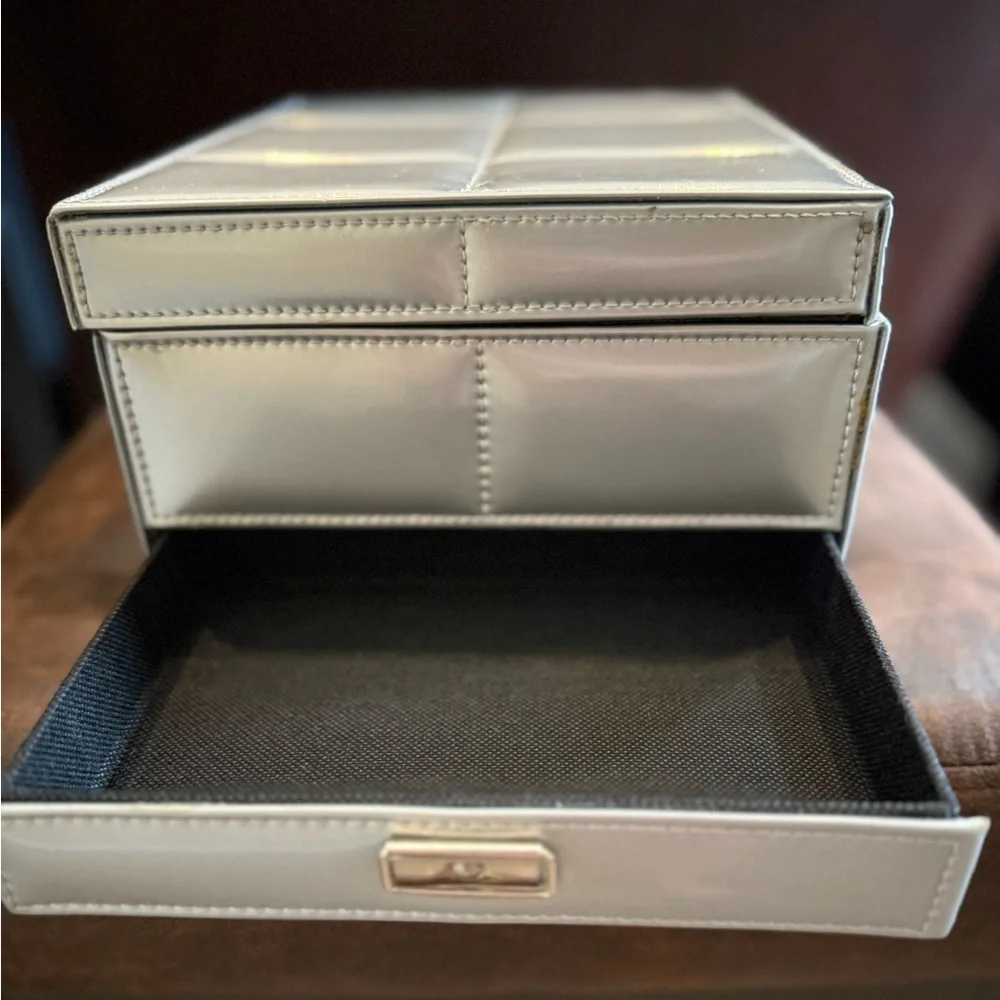 Silver Quilted Beauty Organizer